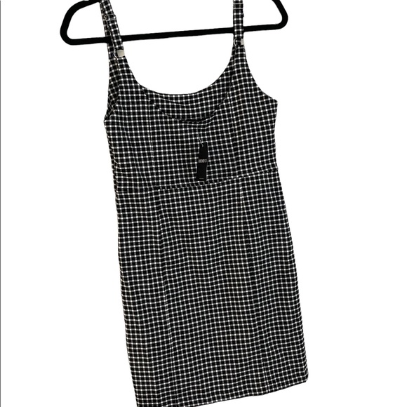 🦋F21 Black & white checkered dress - Picture 2 of 3